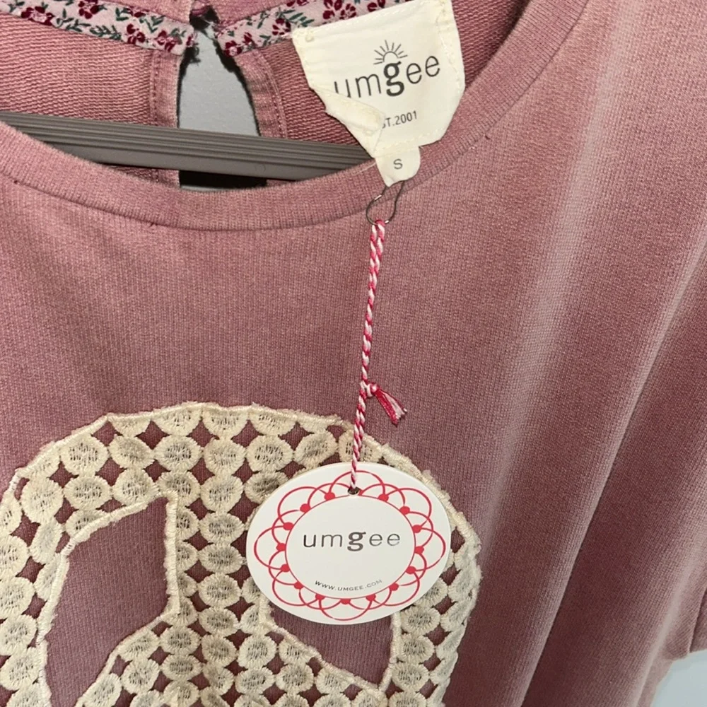 ⭐️NWT Umgee Jumpsuit with lace Peace Sign⭐️ - Picture 5 of 6